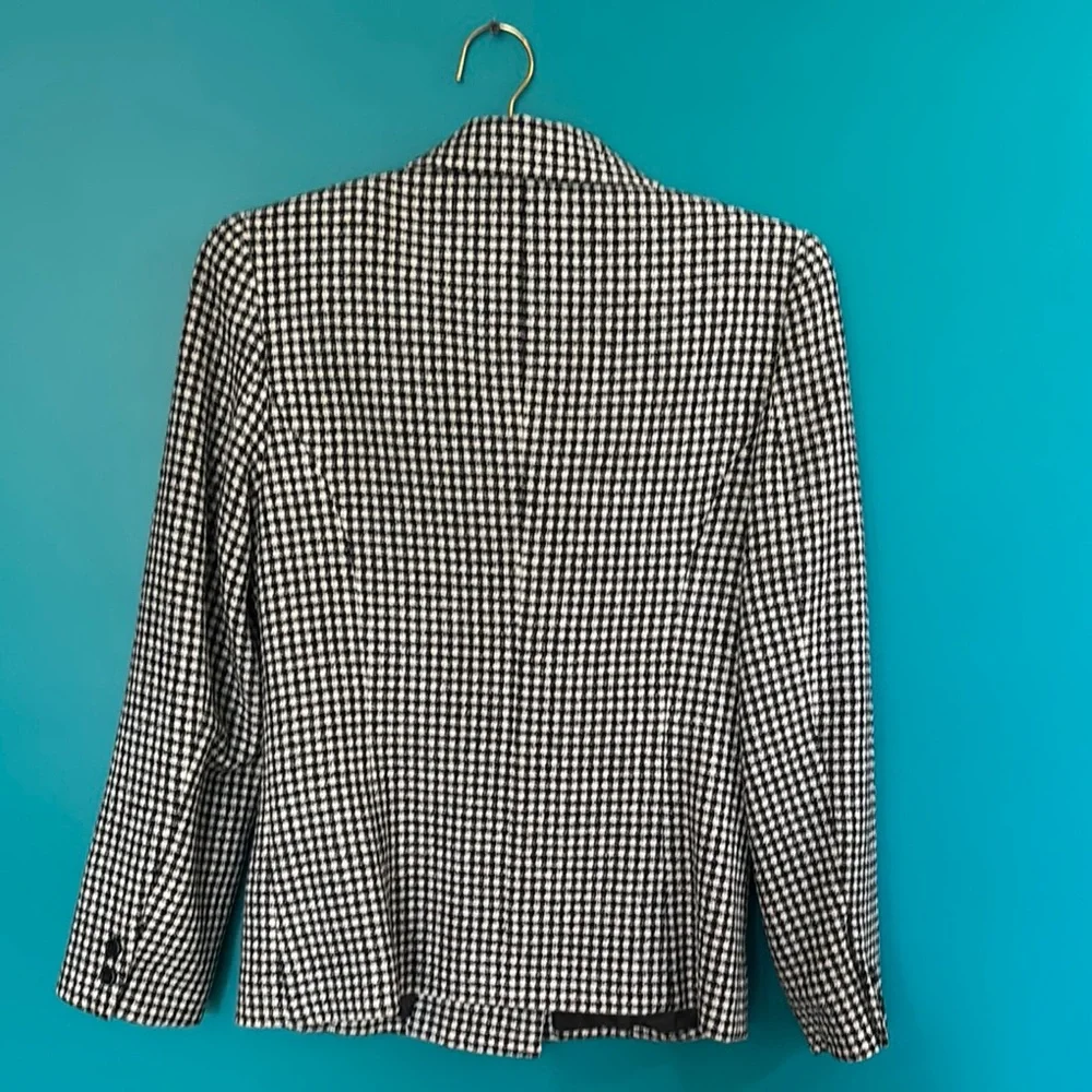 VINTAGE Express Black and White Houndstooth Blazer- Padded Shoulders - Picture 2 of 5